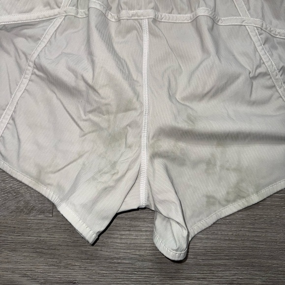 Lululemon tracker shorts size 10 - Picture 4 of 7